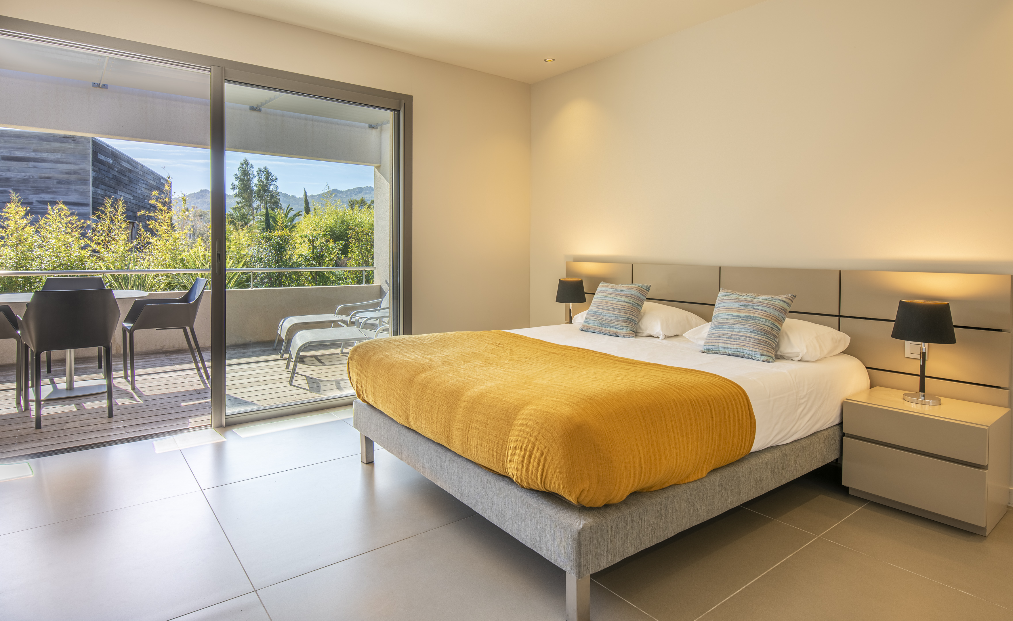 studio costa nera beach house porto vecchio Logements modernes et chaleureux de la résidence de luxe Costa Nera Beach House à Porto-Vecchio, conçus pour offrir confort, élégance et bien-être dans un environnement naturel préservé corse