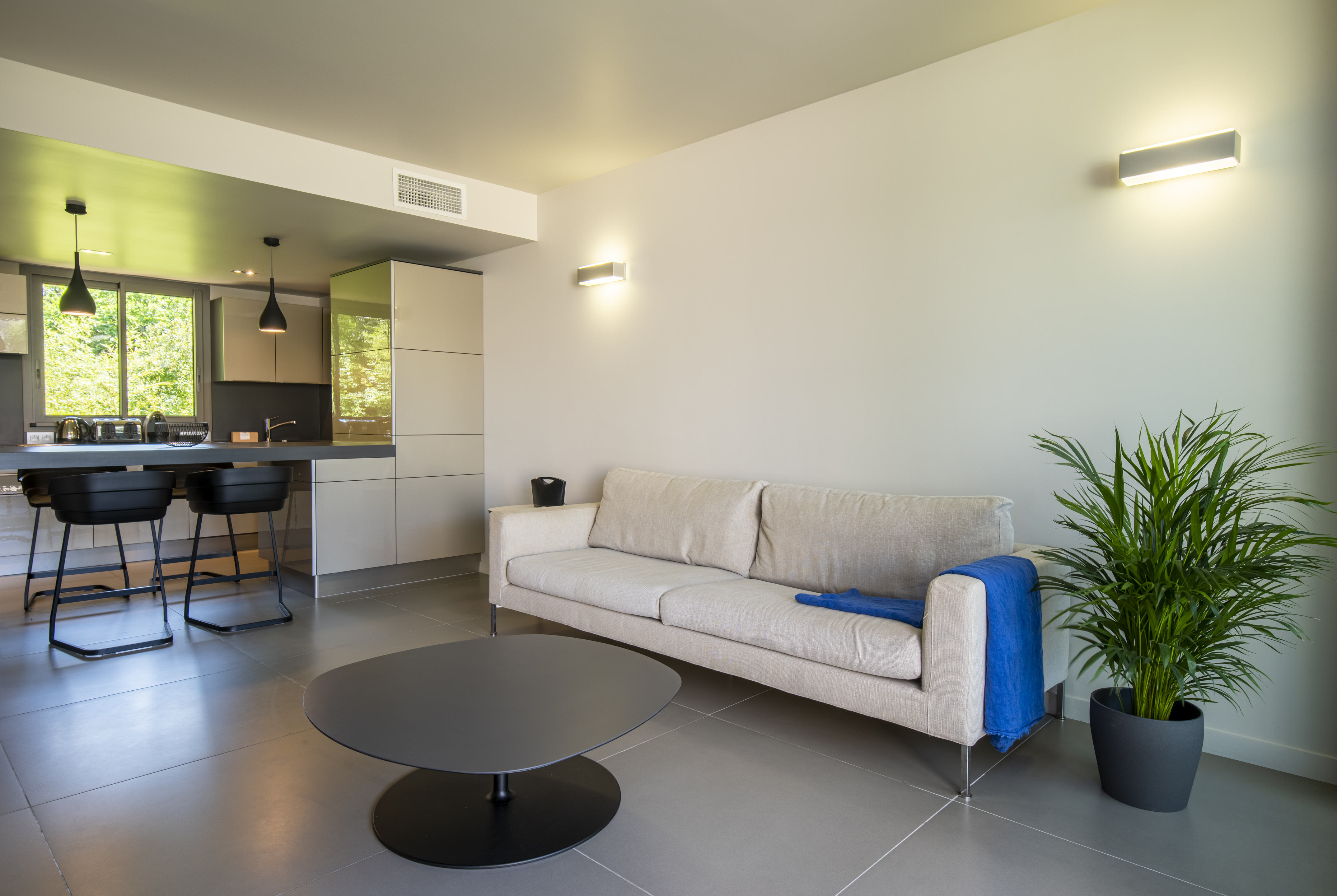 duplex costa nera beach houseLogements modernes et chaleureux de la résidence de luxe Costa Nera Beach House à Porto-Vecchio, conçus pour offrir confort, élégance et bien-être dans un environnement naturel préservé.